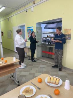Работа комиссии по родительскому контролю за организацией питания в МКОУ Квашнинская СОШ 26.09.2025